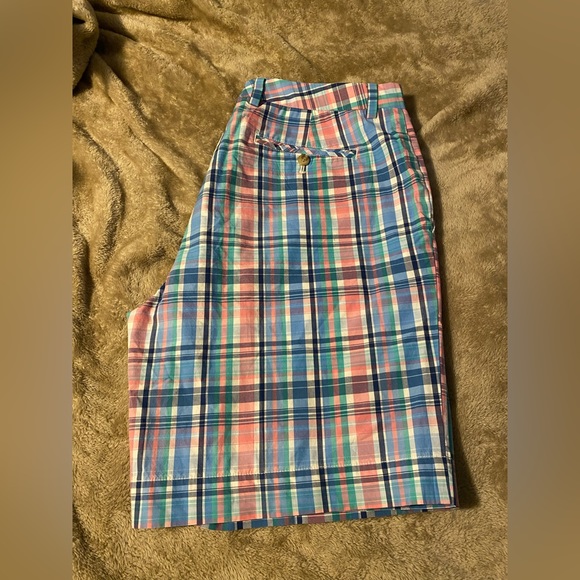 Vineyard Vines plaid shorts size 36 - Picture 4 of 4